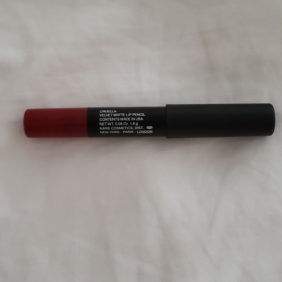 NARS mini Velvet Matte Lip Pencil - Cruella - Picture 3 of 3